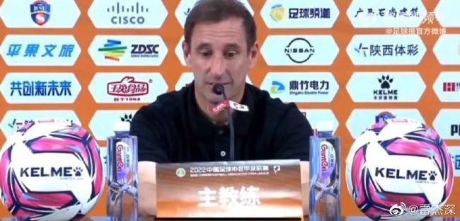 戴恩·桑德斯（西蒙·雷克斯 Simon Rex 饰）和乔迪（阿什丽·提斯代尔 Ashley Tisdale 饰）是一对欢愉的新婚佳耦，这一天他们不测接到一通德律风。此前戴恩的哥哥查理遭受灵异事务，惨死家中，而他的三个孩子凯西（Gracie Whitton 饰）、莉莉（Ava Kolker 饰）僧人在襁褓中的艾登（Dylan Morris 饰）则宣布掉踪。三个形同野人的孩子被人偶尔发现于某个林中小屋当中，颠末一番争执和会商，戴恩终究令老婆赞成收养三个小外甥。俄然增添的生齿，令戴恩不能不加倍尽力赚钱养家。可是在他们的新家内，连续不断产生了各类诡异事务，举止变态的蜜斯妹花，来自另外一个世界的神秘访客，桑德斯一家开启了爆笑而可骇的年夜门……